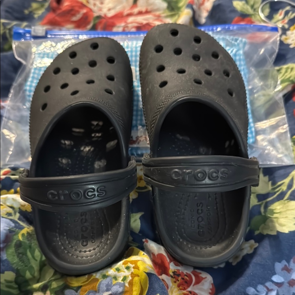 CROCS Black Sandals Versatile and Comfortable